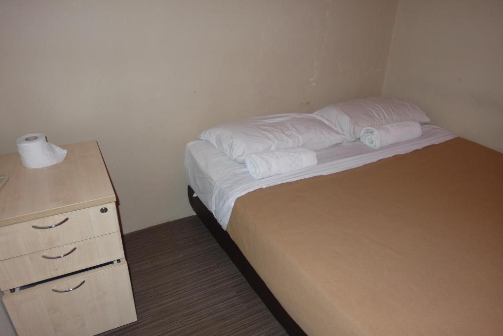 Number Eight Guesthouse Куала-Лумпур Номер фото