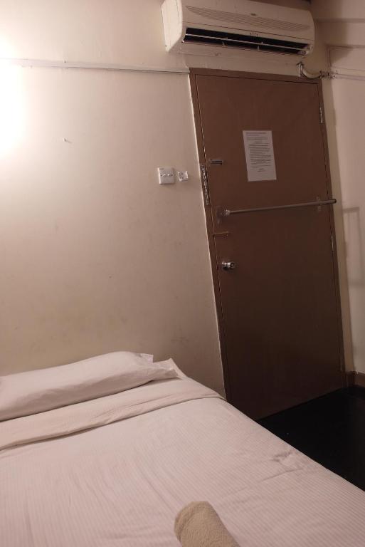 Number Eight Guesthouse Куала-Лумпур Номер фото